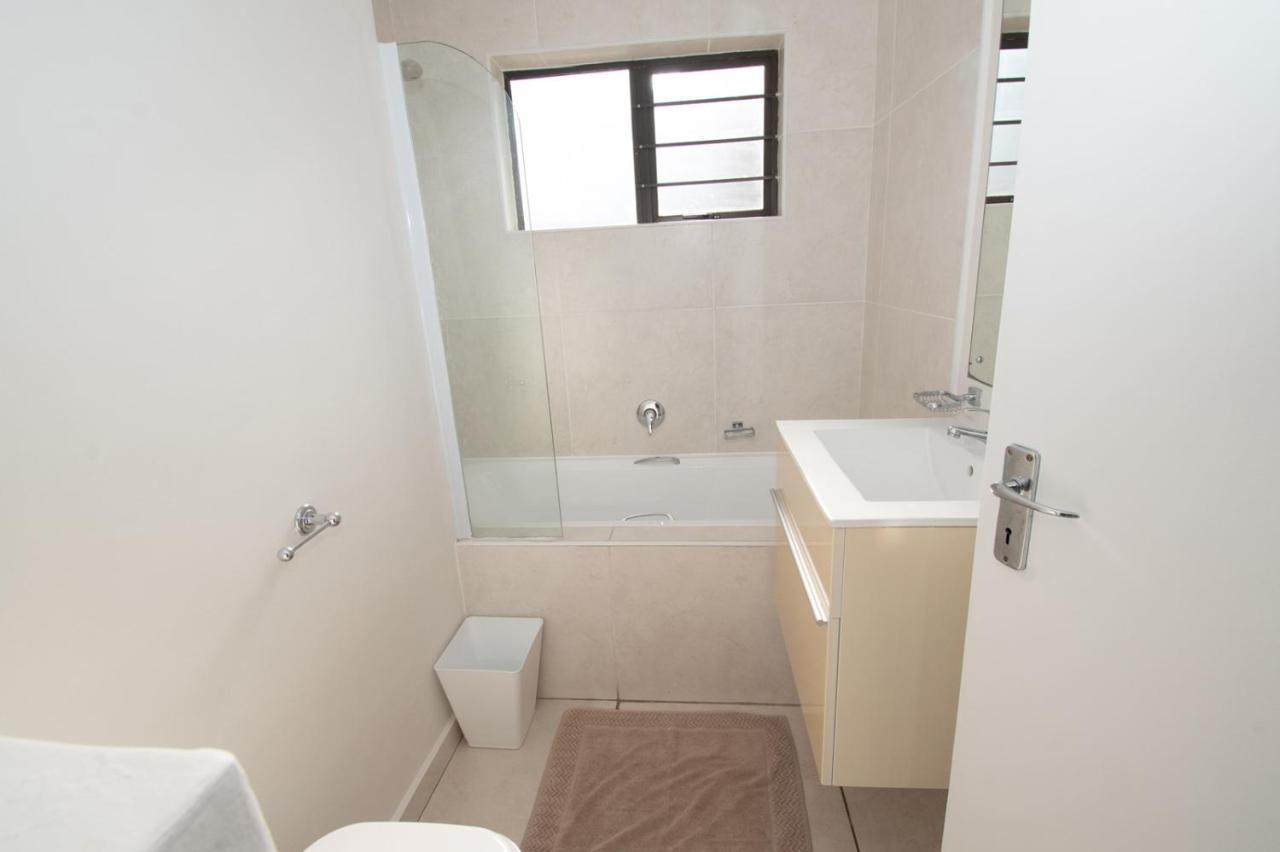 7 The Shades Umhlanga Rocks Apartment Durban Bagian luar foto
