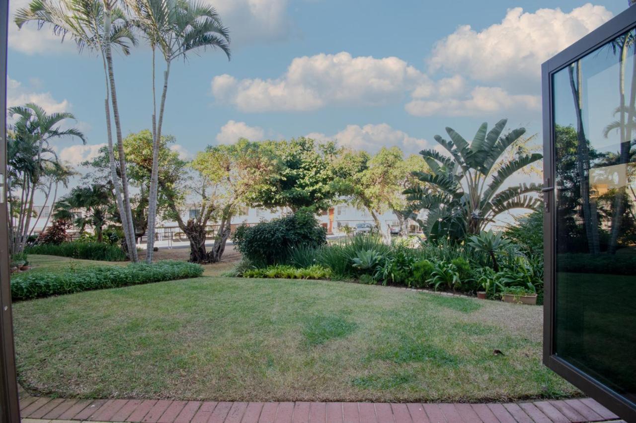 7 The Shades Umhlanga Rocks Apartment Durban Bagian luar foto
